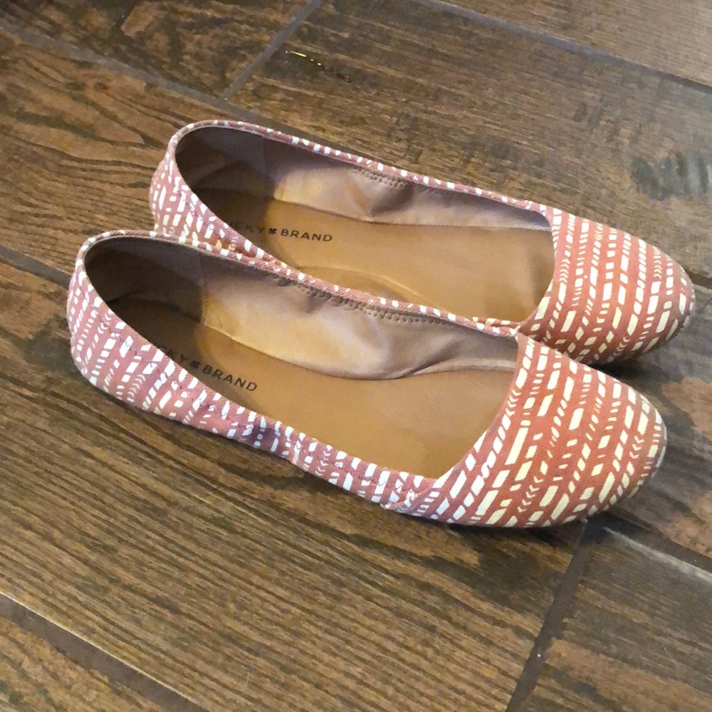 Adorable Lucky flats